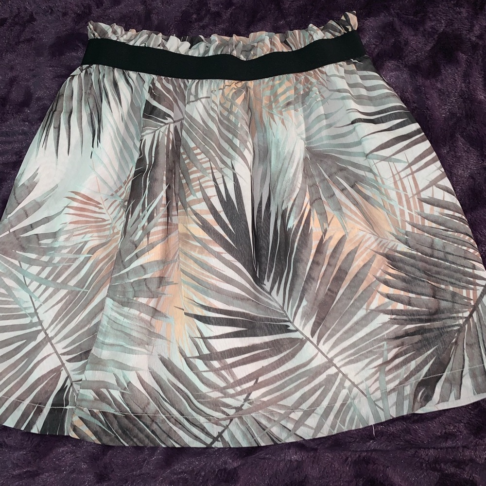 Mini skirt with black band